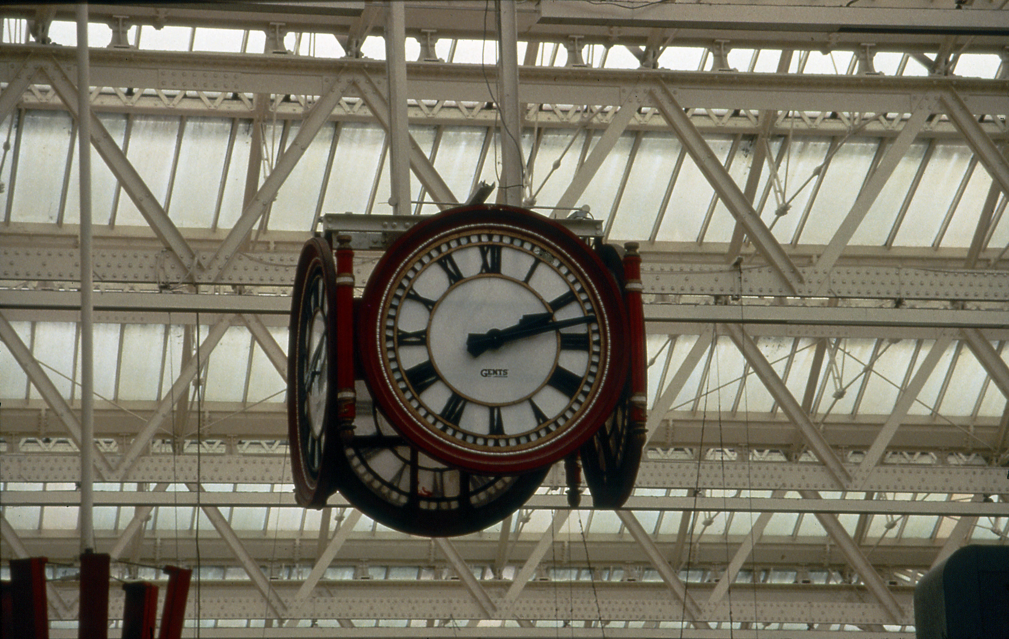 The clock at Waterloo Station, where Tom and Lillian met before dates.
