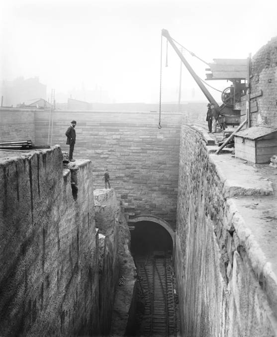 Building a railway cutting in Liverpool, 1881