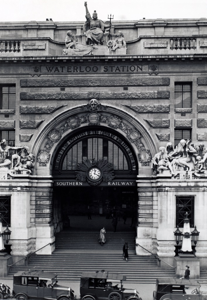 The Waterloo arch was the crowning achievement of the new Waterloo Station. Station rebuilding was begun in 1900 and was completed in 1921. 
