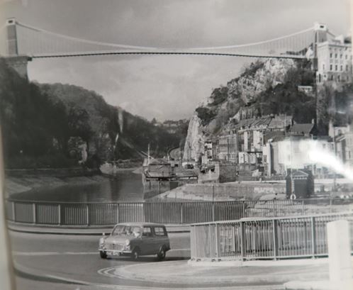 An interesting find: Associated Electrical Industries (AEI) electrically converted a Mini-Traveller in 1966. Here it is shown in a promotional shot under Brunel's Clifton suspension bridge in Bristol.