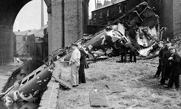 Picture courtesy of Manchester Evening News (http://www.manchestereveningnews.co.uk/news/greater-manchester-news/hunt-for-irk-valley-rail-crash-892940)