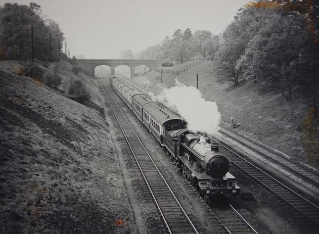 GWR 4-6-0 locomotive Knight of Liège seen near Ruscombe (National Railway Museum archives)