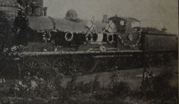 Locomotive No.2275 Edith Cavell decorated in 1916 (LNWR Gazette, December 1916)