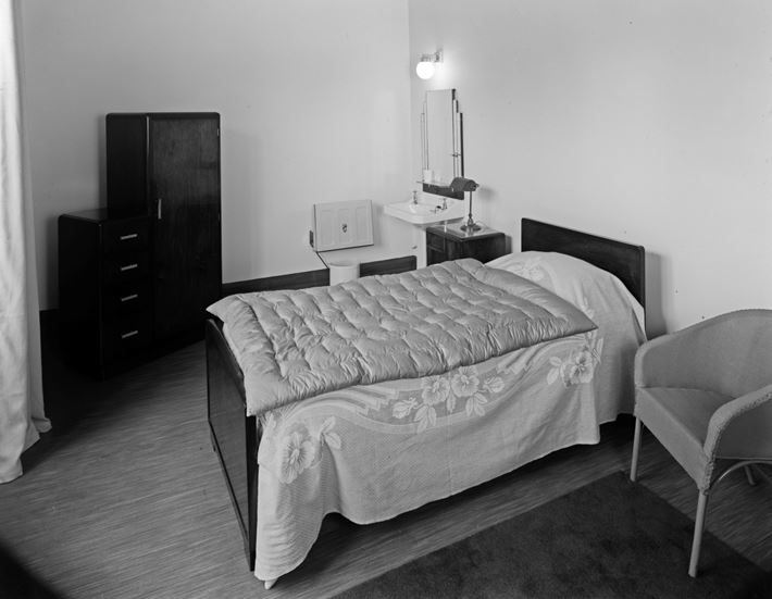 A bedroom at Hampsfield House, 1946