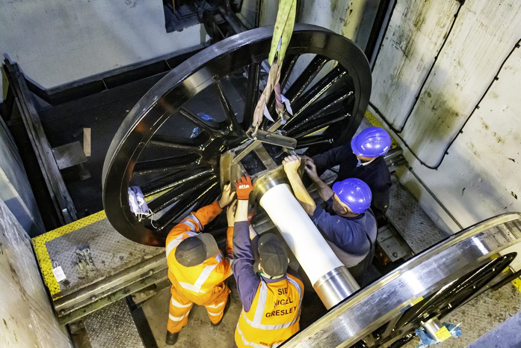 The leading wheelset on the lifting platform in the wheeldrop