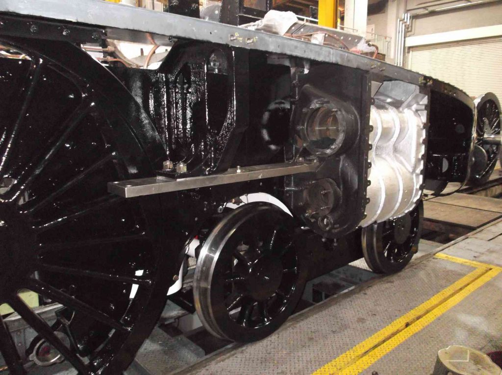 The bogie is in its final position and carrying the weight of the frames