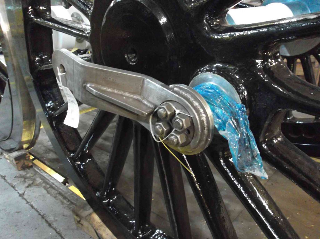 The trailing left crank pin end is fitted with the crank for the speedo drive