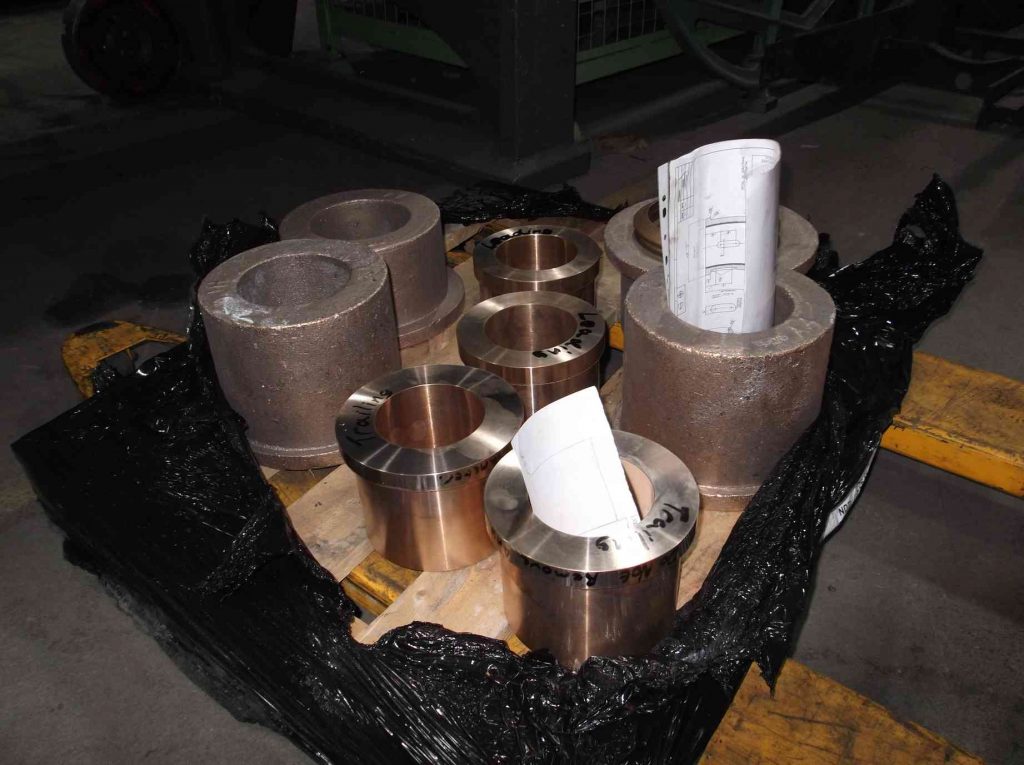 The leading and trailing connecting rod bushes