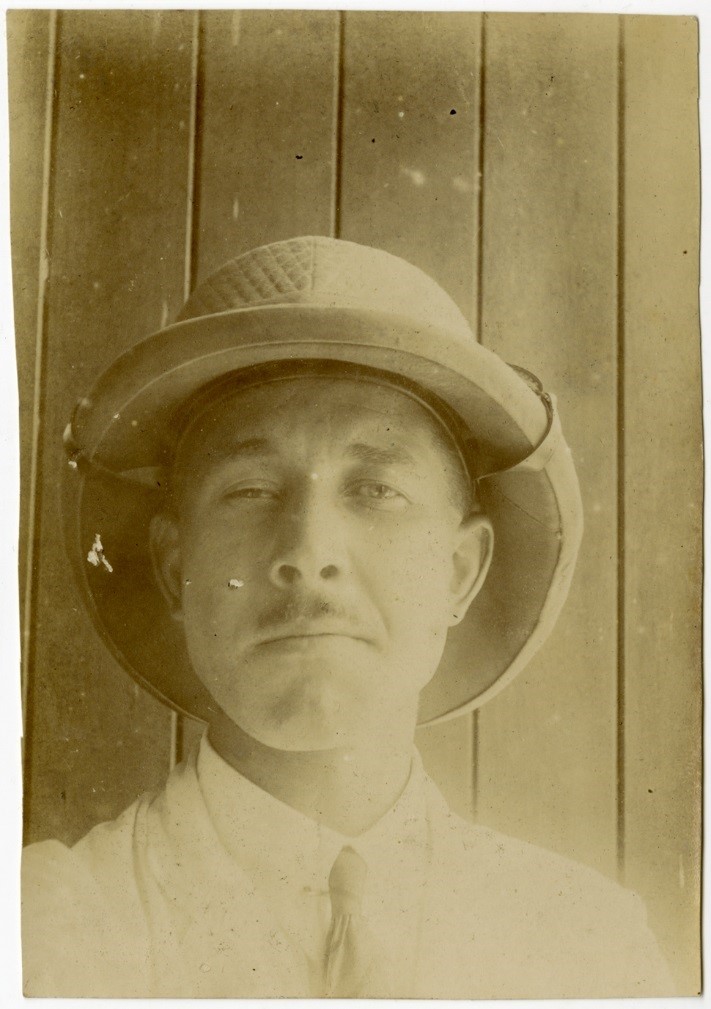 Self-photograph by Kenneth Cantlie in Posadas, Argentina, 1923
