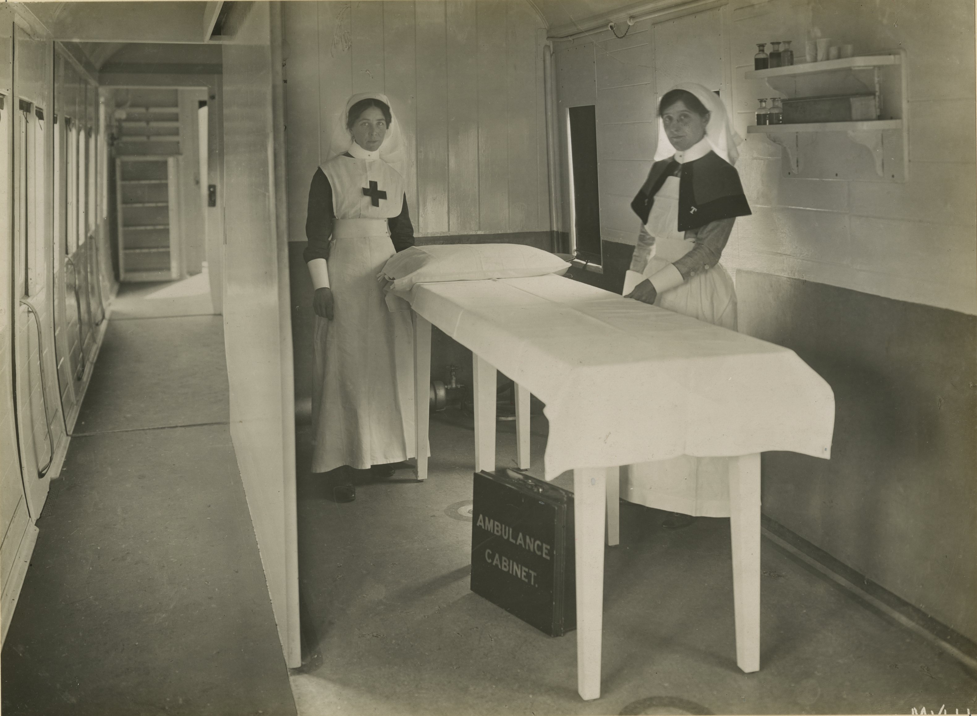 Nurses on Number 18 Home Ambulance Train (Ref: NRM_1443_92)