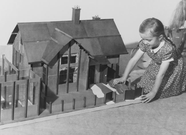 Few people realise that the whole concept of the ‘train set’ we think of today can trace its origin back to the doll’s house. NRM Image No. 10657040 