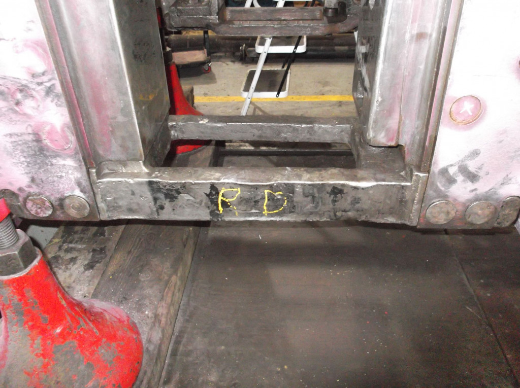 The driving horn stays were removed this week for cleaning and inspection. They bridge the gap across the frames, below where the axleboxes are normally fitted.