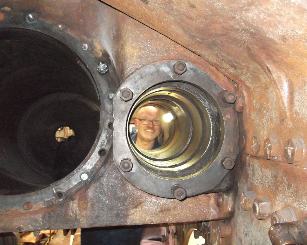The middle steam chest has to be carefully cleaned so that the sealing surfaces are not damaged. Andy Barwick happy in his work is the capable pair of hands entrusted with this job