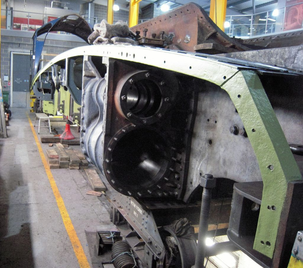 The elegant sweep of the footplate is brought out by the painting of the footplate angles