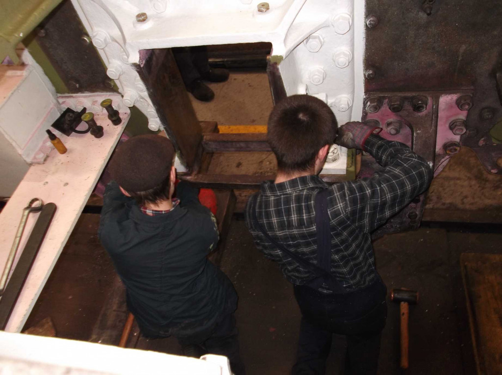 The left-leading hornstay is refitted by Finn Allen and Ethan Humble after it's return from repair.