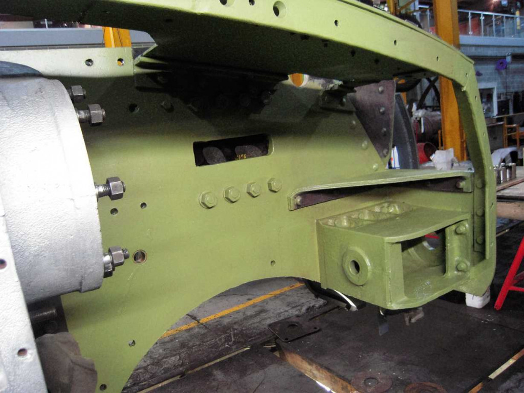 The frames in front of the cylinders are primed.