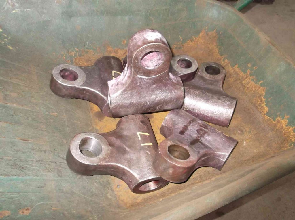 The coupled axlebox spring hangers