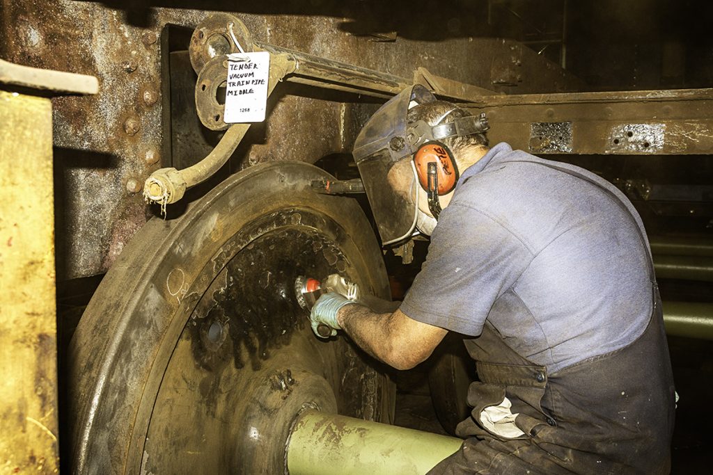 Stripping, cleaning and painting the tender wheelsets