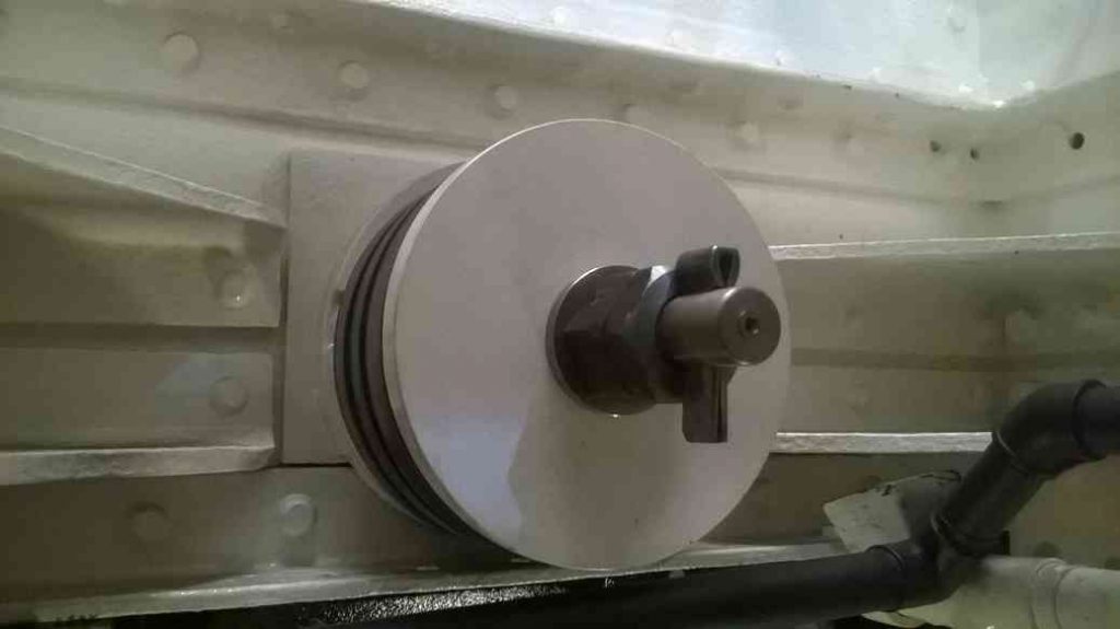 The front hook spring arrangement