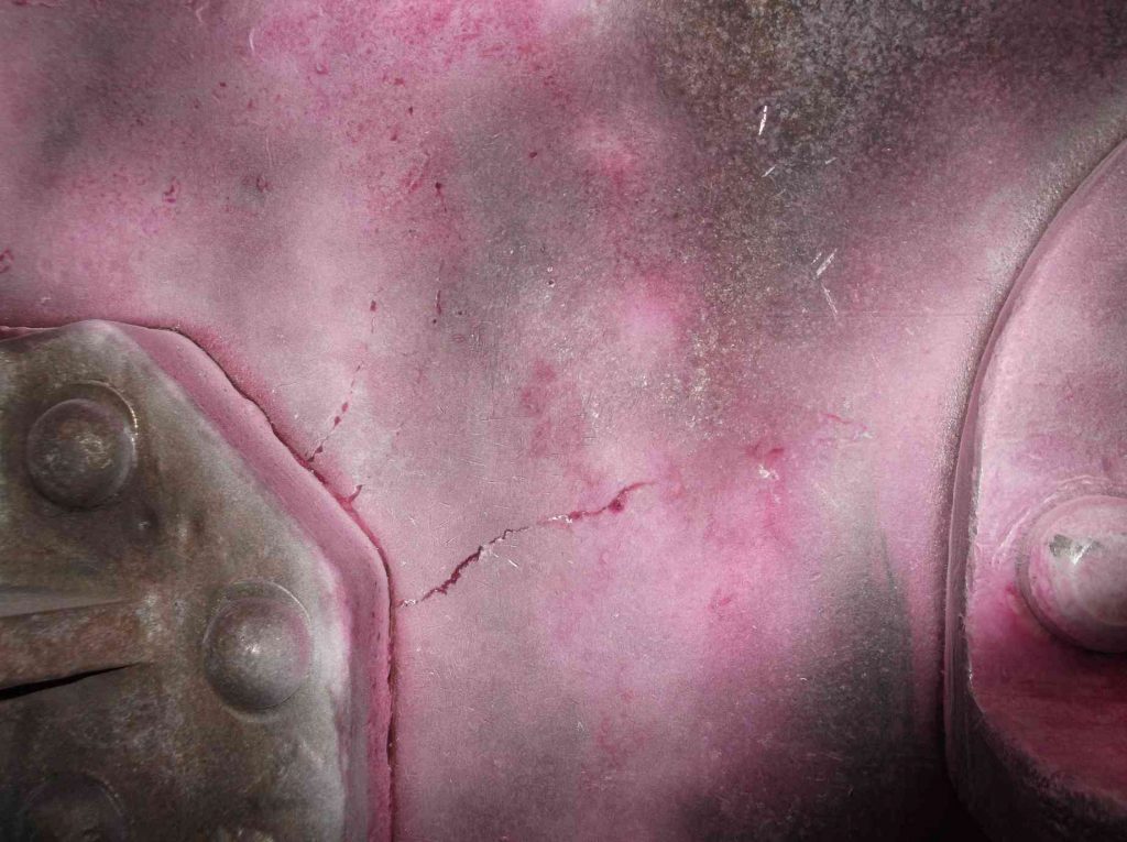 The crack in the tender frames