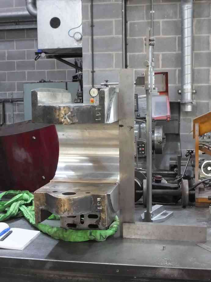 The axlebox is put on the surface table