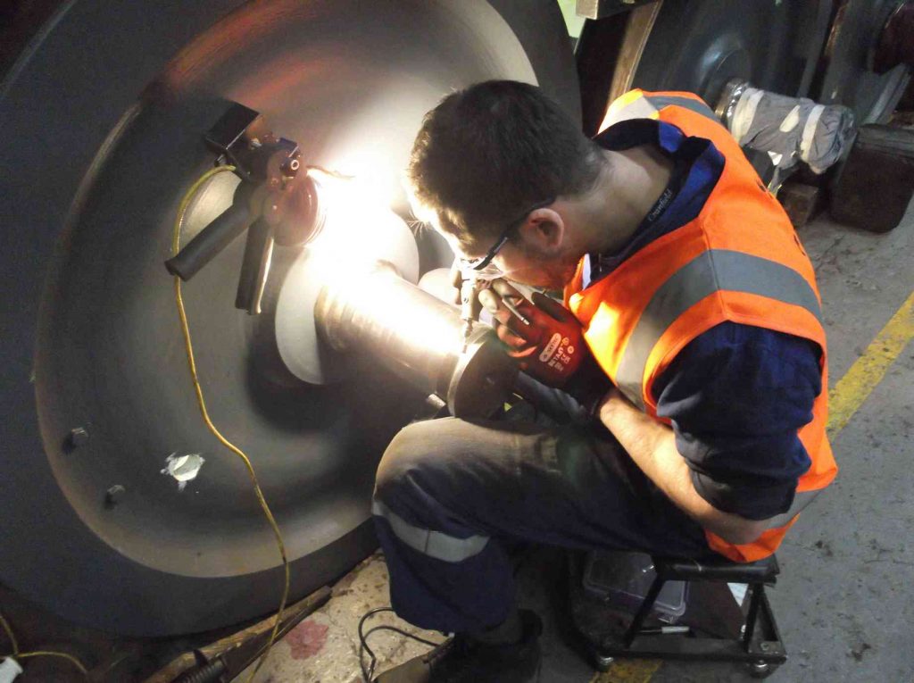 The last tender wheelset journal is dressed