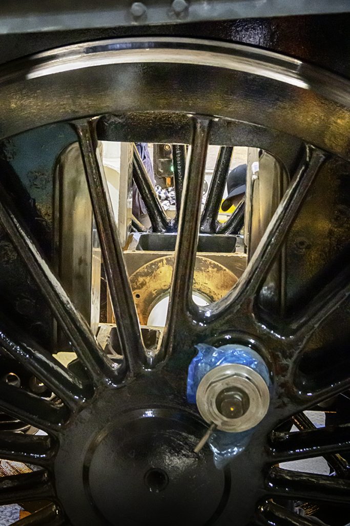 The wheelset entering the frames