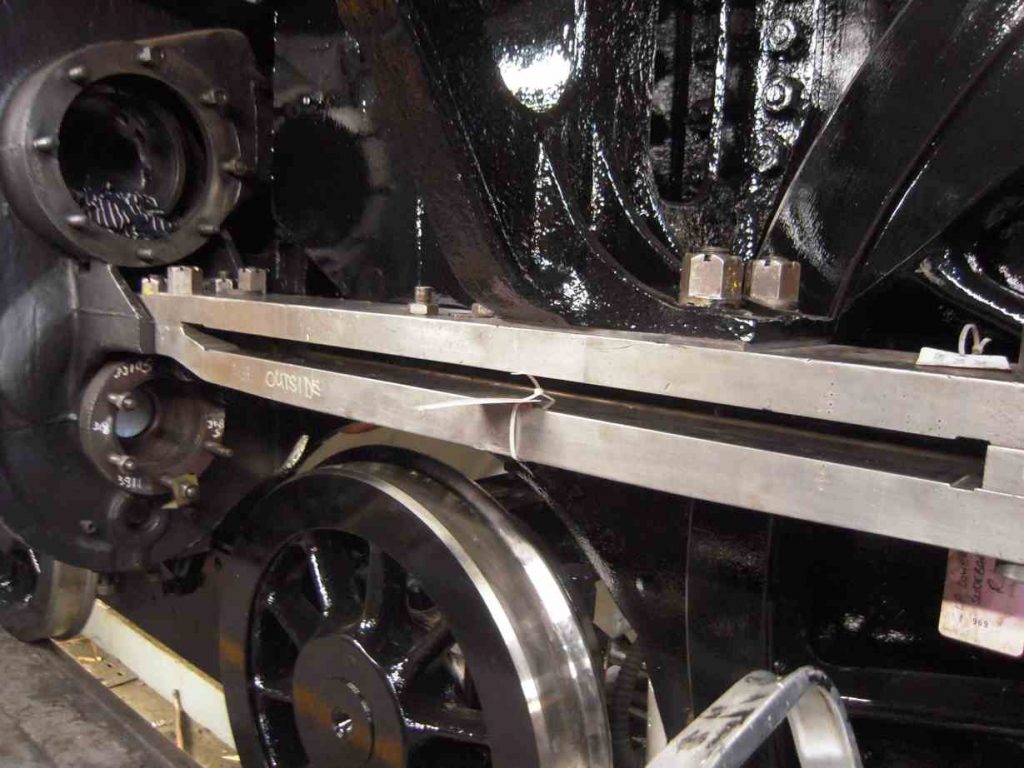 The lower slidebars are now being fitted