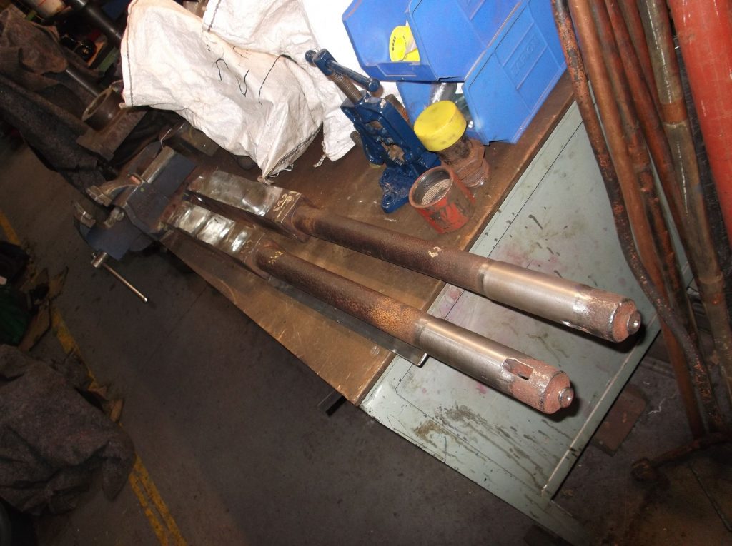 The corridor connection lower support rods