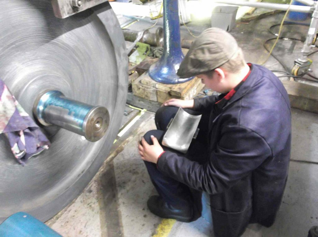 The right leading tender brass is being scraped to its journal