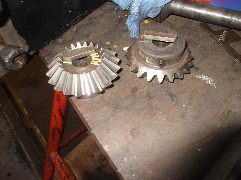 Some of the gears for the cod's mouth operating gear