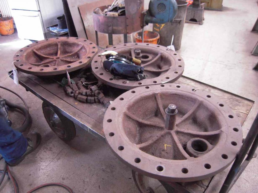 The cylinder covers have been needle-gunned