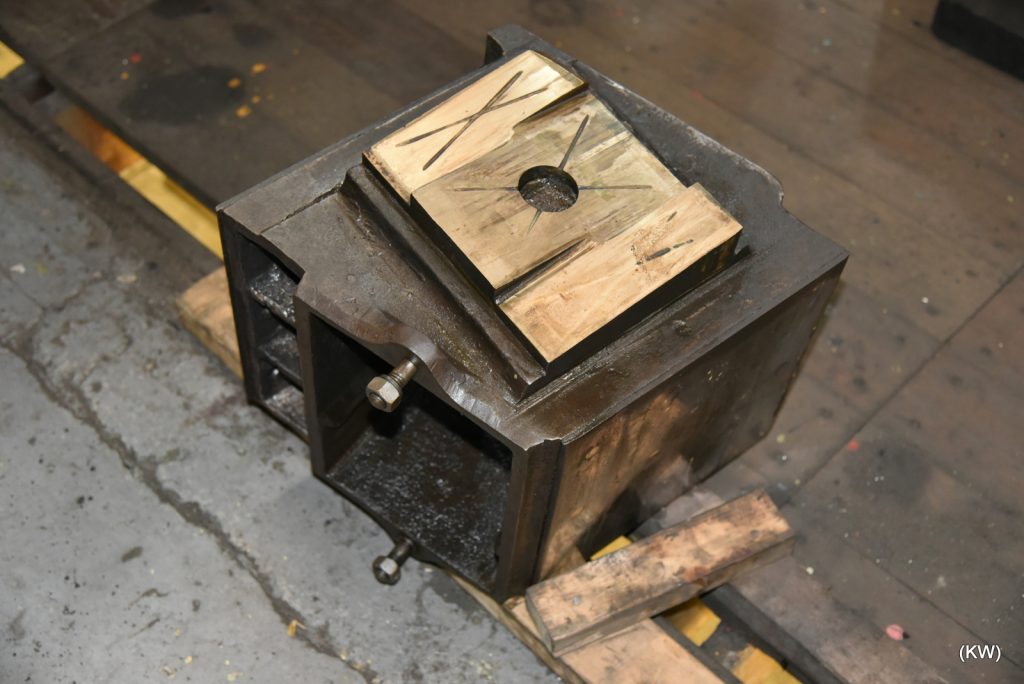 The left Cartazzi axlebox