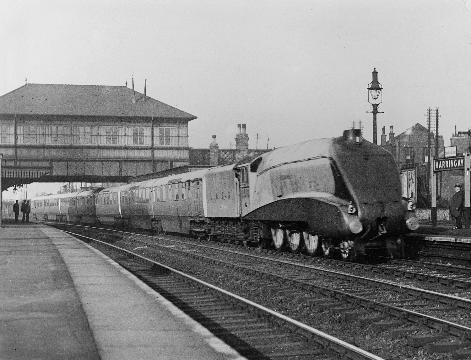 The ‘Silver Jubilee’ at Harringay, c1935. Note the matching streamlined articulated carriage set behind the locomotive.