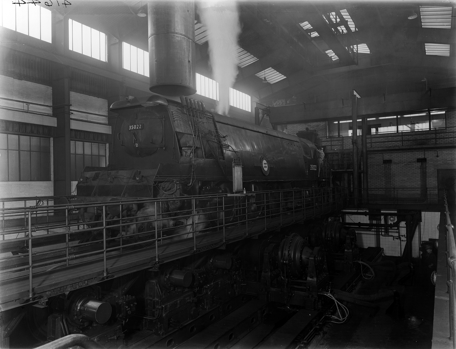 Gresley campaigned for a locomotive testing plant, and one was eventually built at Rugby in 1948. Now under British Railways ownership, ‘Merchant Navy’ class No. 35022 Holland America Line is tested at Rugby Locomotive Testing Station in 1952.